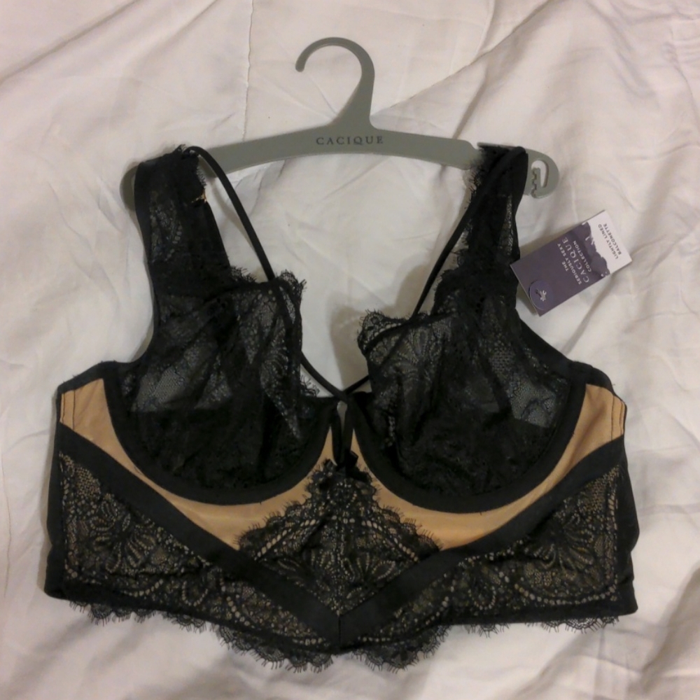 NWT super sexy Cacique Bra